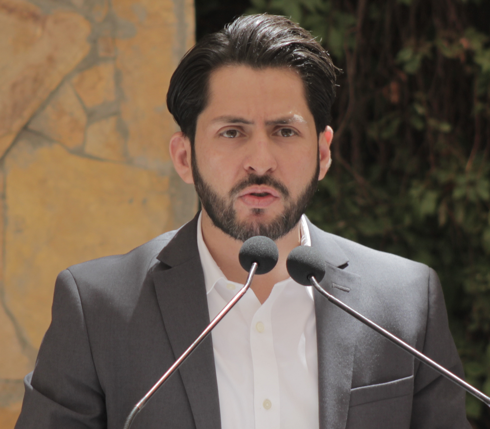 Mtro. Ernesto Urbina Miranda